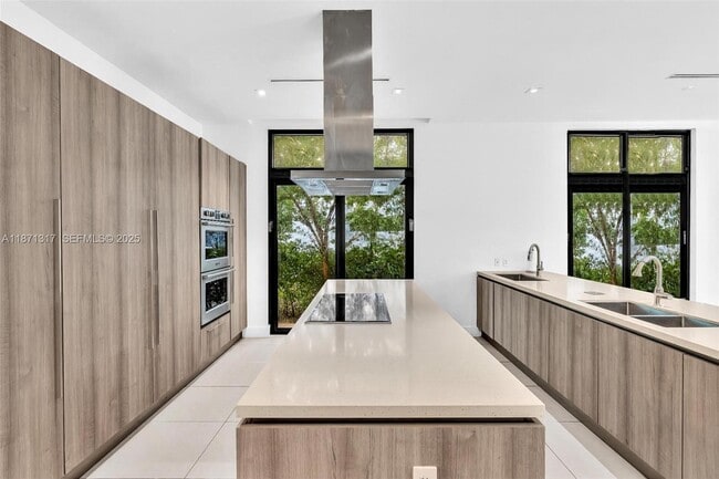 Photo - 1350 98th St