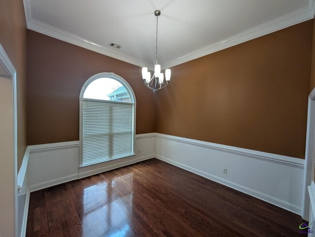 Photo - 140 Wessex Dr