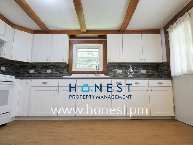 Photo - 523 Memorial Dr