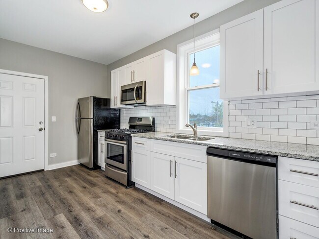 Photo - 2919 N Kilpatrick Ave Unit 2