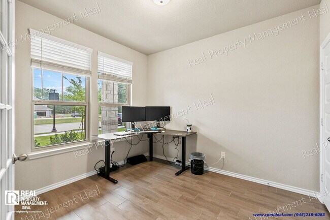 Photo - 2000 Plum Pk