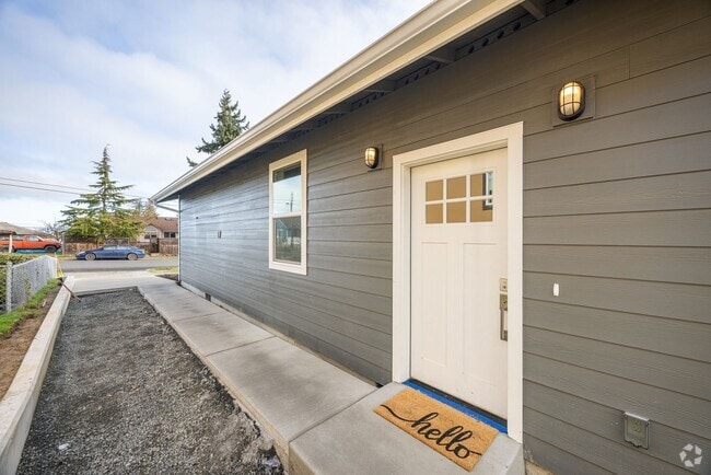 Building Photo - 1120 W 8th St Unit B Rental