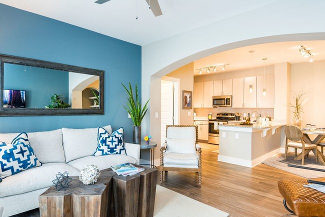 1BR, 1BA - 865 SF - The Heyward Apartments