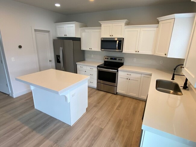 Photo - Beautiful House with basement apartment