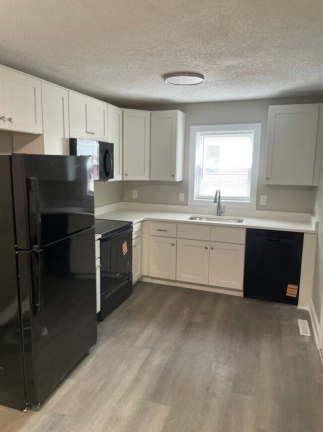 Photo - 1710 Gray Ave NE