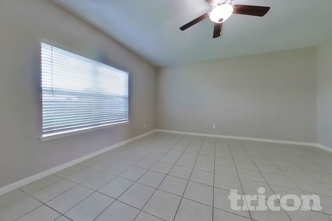 Photo - 916 American Monarch Dr