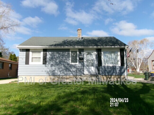 1003 S 122nd St - 1003 S 122nd St House