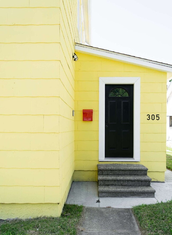 Photo - Student Housing Near the University of Dayton – Rent is $750 per bedroom (3 students), total leas...