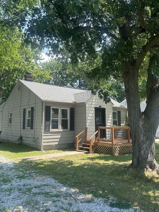 Building Photo - 1525 E 365th St Rental