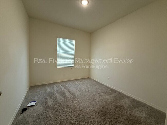 Photo - 4710 N 194th Dr