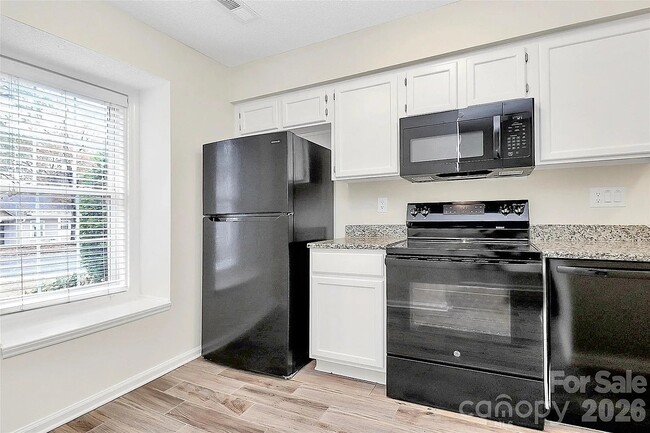 Photo - 703 Heritage Pkwy