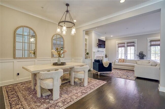 Photo - 984 Memorial Walk SE