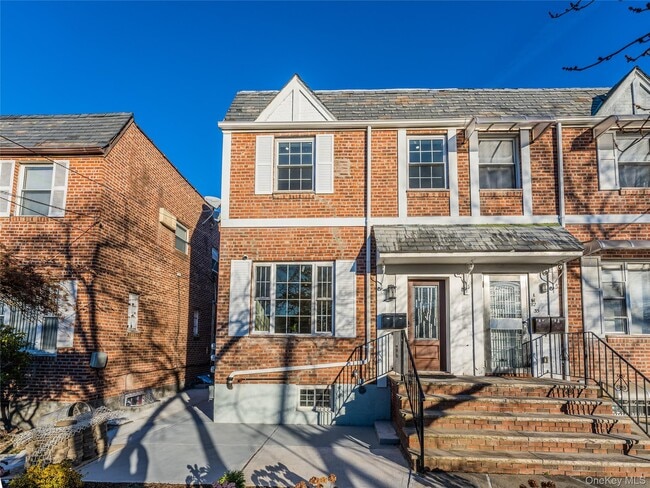 Building Photo - 82-33-82165 165th St Rental