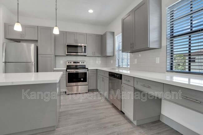 Photo - 600 NE 14th Ct Unidad 101 Rental