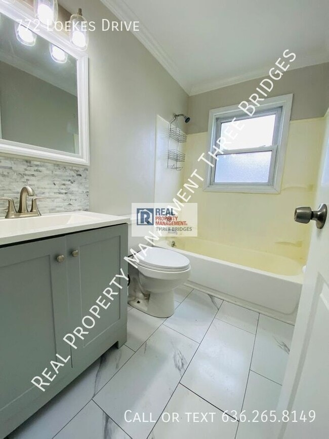 Photo - 772 Loekes Dr