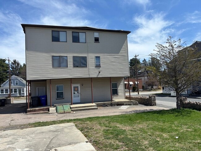 Building Photo - 24-26-26 Cedar St Unit 2