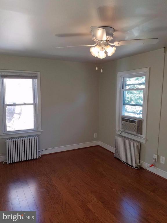 Photo - 1553 19th St N