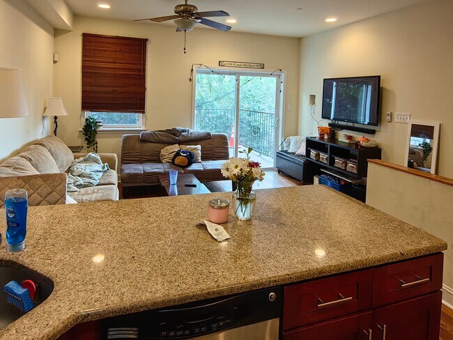 Photo - 1708 Fontain St