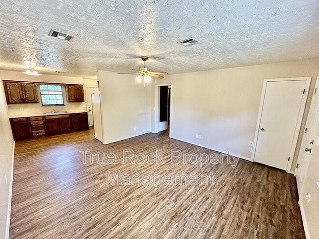 Photo - 308 SE 10th