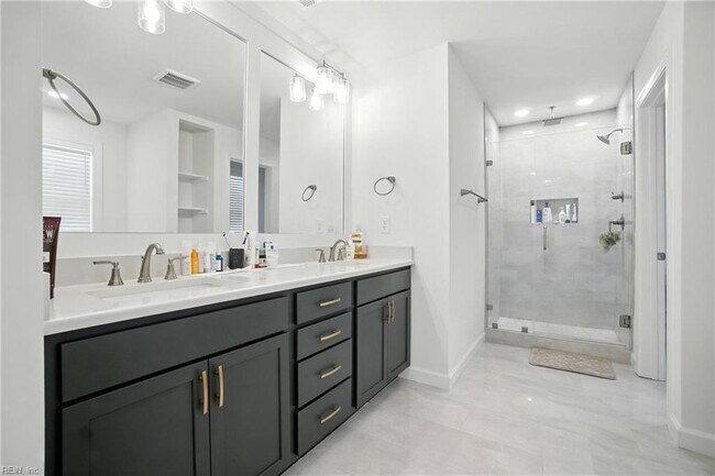 Photo - 1349 Narrow Wy