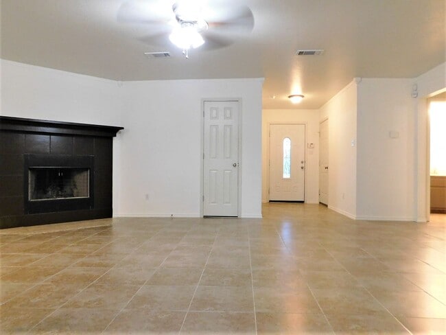 1102 Katelyn Cir