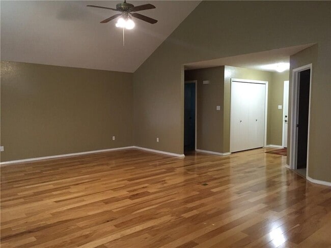 Photo - 109 Simpson Ave