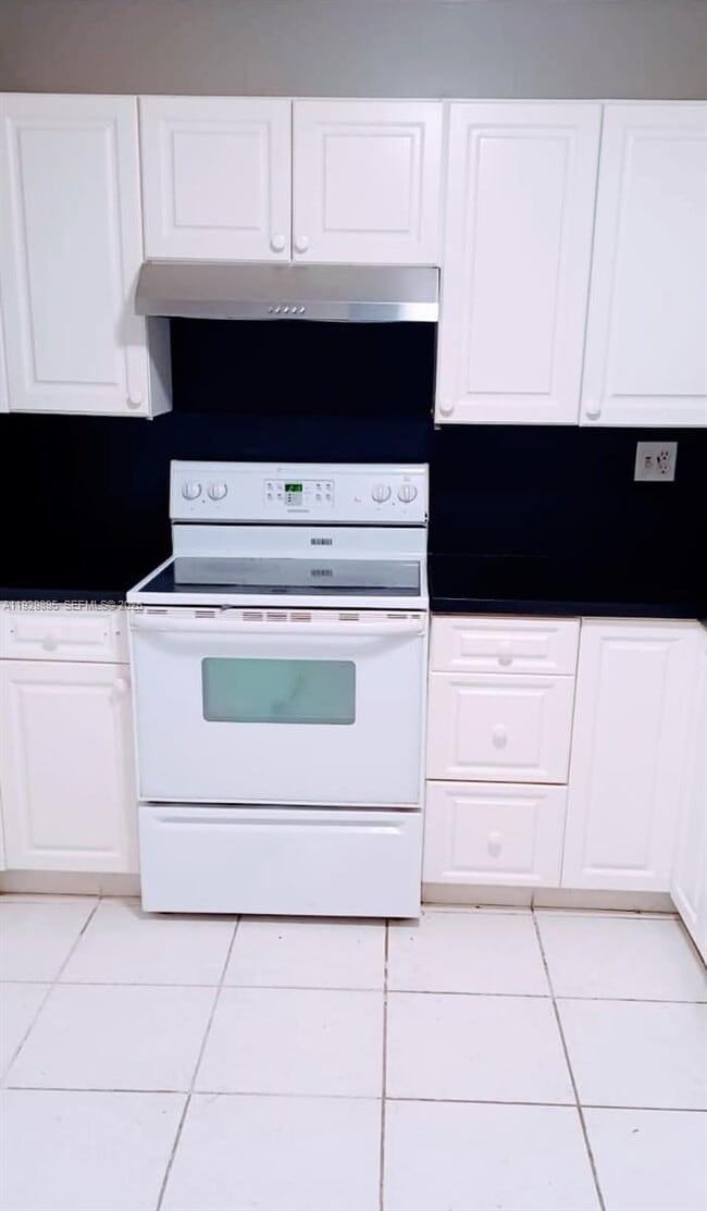 Building Photo - 4314 NW 9th Ave Unit 5-3A