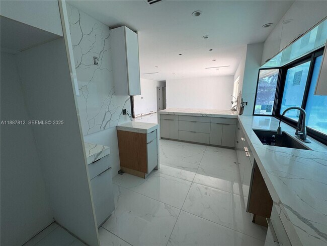 Photo - 444 NW 21st St