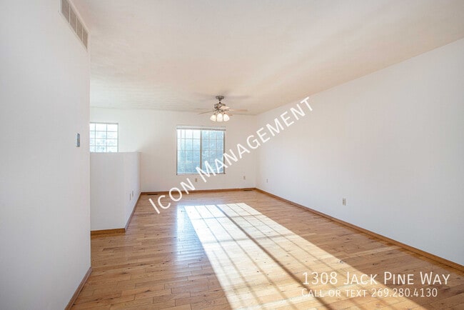 Photo - 1308 Jack Pine Way
