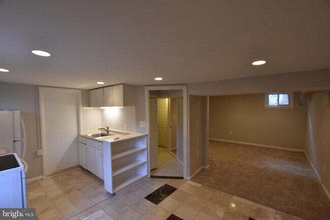 Photo - 909 Maplewood Ave