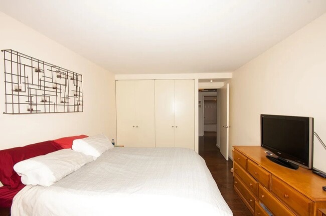 Building Photo - 275 Greenwich St Rental