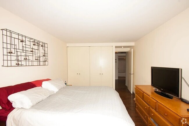 Building Photo - 275 Greenwich St Unit 13M Rental