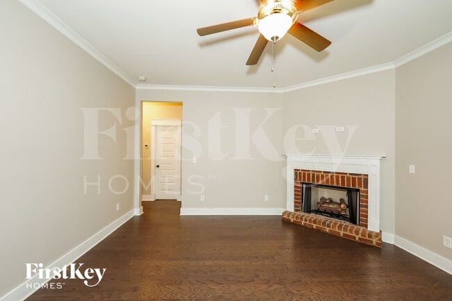1462 Woodridge Pl