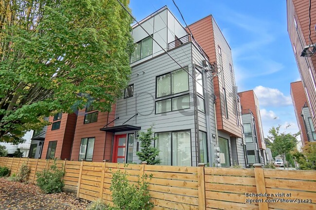 Photo - 539 S Cloverdale St Townhome