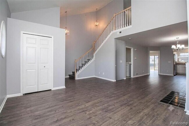 Photo - 29415 Glen Oaks Blvd E