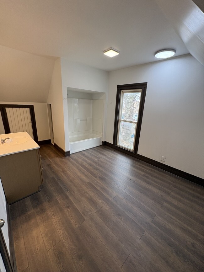 Photo - 253 W Morrison St