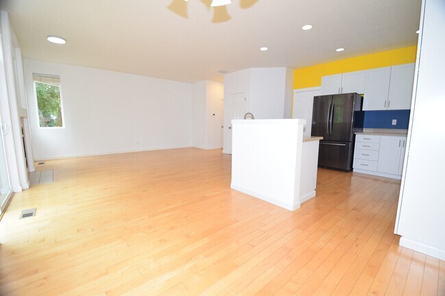Photo - 432 NE 57th Ave