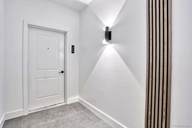 Photo - 962 US-9W Unit 305