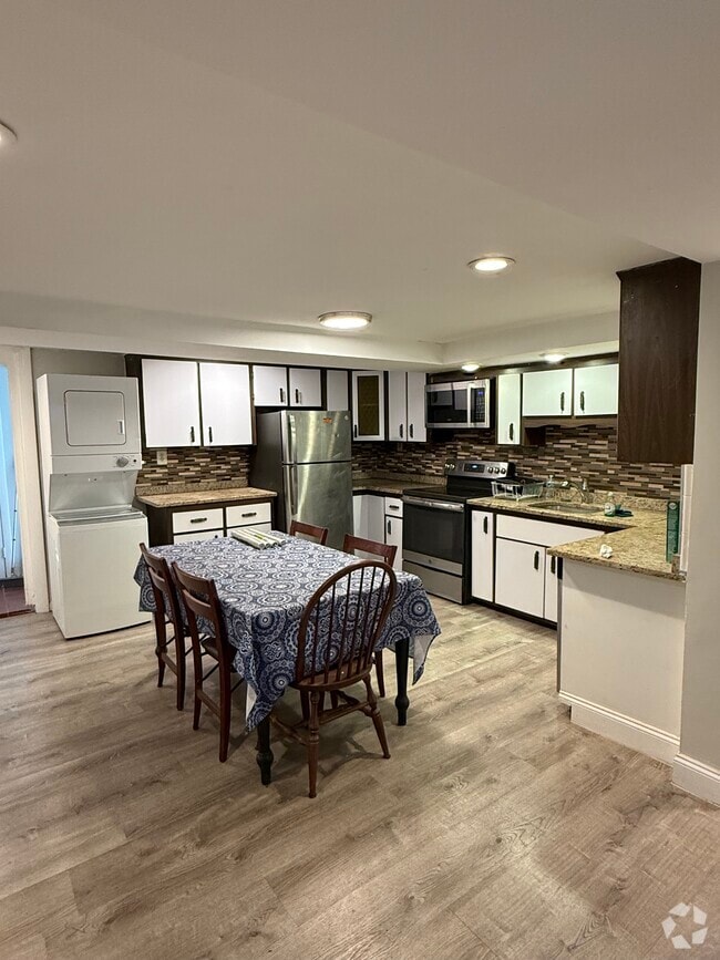 Building Photo - 84 Thorndike St Unit #B Rental