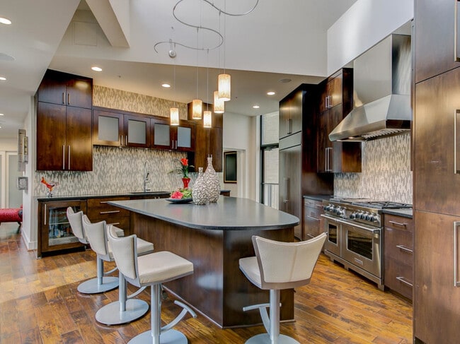 Building Photo - 411 West 7th-21174 Unit 21174 Rental