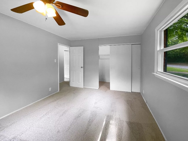 Photo - 210 Littlebrook Dr