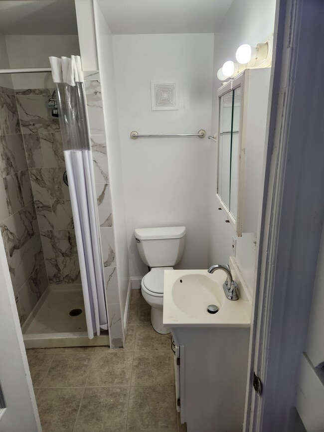 Photo - 185 Thames St Unit B-1