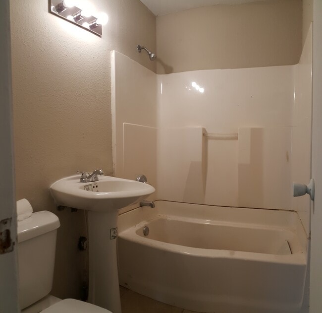 Photo - 2338 N Poplar St