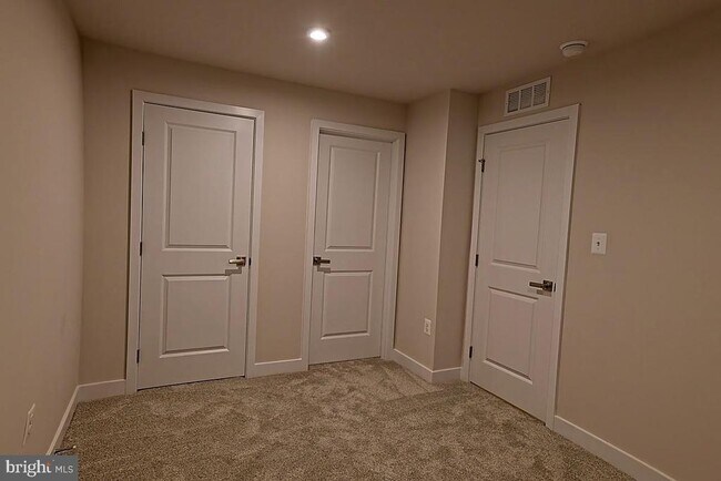 Photo - 9390 Tanfield Dr
