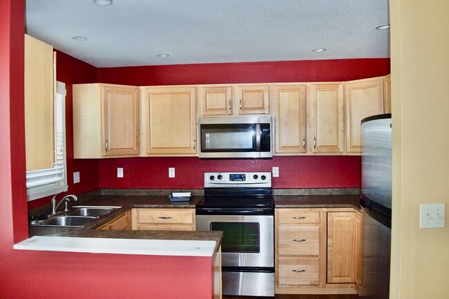 Building Photo - 2802-9 1/2 9 1/2 St N