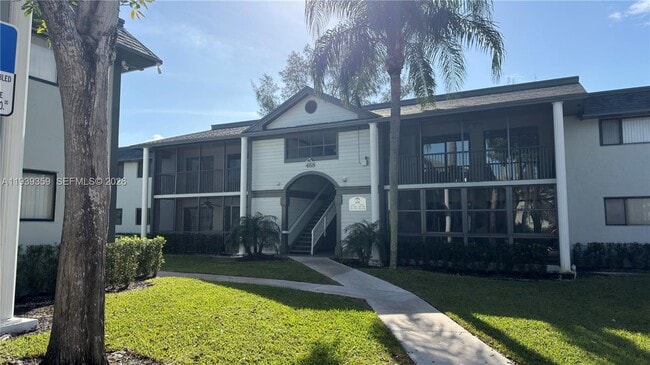 Building Photo - 468 NE 206th Ln Unit 201