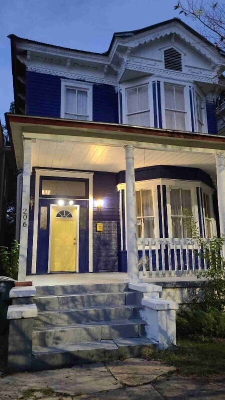 Photo - 206 W 39th St House