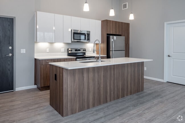 2BR, 2BA - 1,100SF