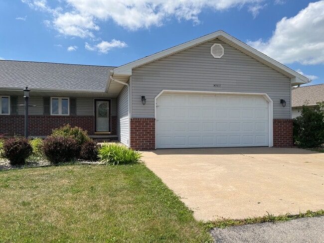 "Spacious 3-Bedroom Side by Side Duplex in... - "Spacious 3-Bedroom Side by Side Duplex in... Apartment