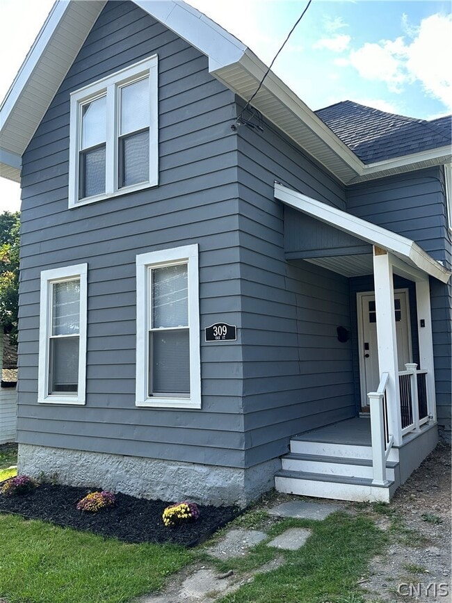Photo - 309 Oak St